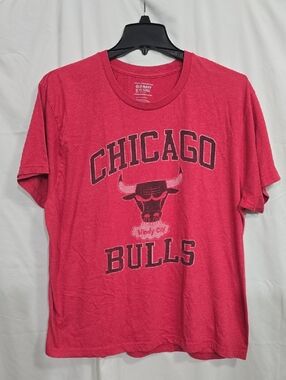 Old Navy Chicago Bulls Mens XXL Tee w/ Large Front Graphic